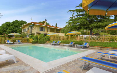 Montaione 140: Schwimmbad, Eigentum, Resort, Freizeitzentrum, Gebäude, Grundeigentum, Urlaub, Haus, Freizeit, Ferienort