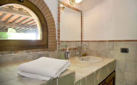 La Capinera: Eigentum, Zimmer, Badezimmer, Interior Design, Gebäude, Fliese, Möbel, Grundeigentum, Die Architektur, Sinken