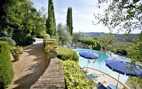 Le Rondini: Eigentum, Garten, Natürliche Landschaft, Schwimmbad, Grundeigentum, Botanik, Landscaping, Botanischer Garten, Baum, Haus