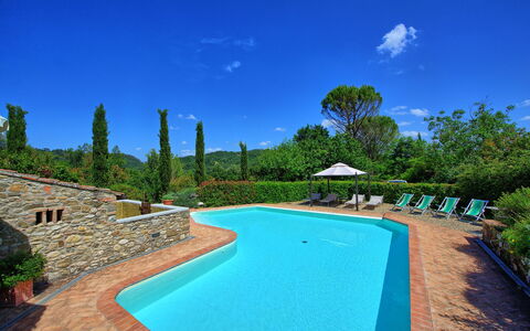 Casa Scopeti: Schwimmbad, Eigentum, Natürliche Landschaft, Grundeigentum, Estate, Resort, Urlaub, Haus, Wasser, Zuhause