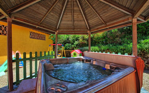 Casa Scopeti: Schwimmbad, Eigentum, Resort, Grundeigentum, Jacuzzi, Gebäude, Zimmer, Freizeit, Haus, Jacuzzi