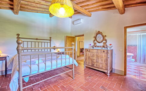 Casa Scopeti: Eigentum, Zimmer, Decke, Schlafzimmer, Möbel, Grundeigentum, Gebäude, Haus, Interior Design, Bett
