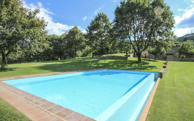 Greve in Chianti 840: Wasser, Pflanze, Wolke, Himmel, Schwimmbad, Grün, Baum, Schatten, Rechteck, Grundstueck