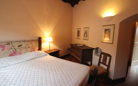 Sestri Levante 200: Schlafzimmer, Bett, Zimmer, Eigentum, Möbel, Bettdecke, Bettrahmen, Gebäude, Interior Design, Fussboden