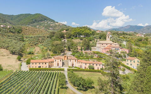 Sestri Levante 200: Gebäude, Eigentum, Wolke, Pflanze, Himmel, Berg, Baum, Haus, Vegetation, Grundstueck