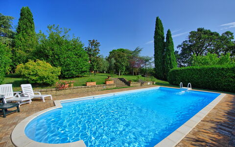 Casale Giulio: Schwimmbad, Eigentum, Grundeigentum, Freizeit, Estate, Wasser, Haus, Gras, Urlaub, Hinterhof