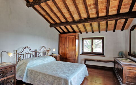 Casale Giulio: Schlafzimmer, Zimmer, Eigentum, Möbel, Bett, Decke, Gebäude, Bettrahmen, Interior Design, Haus