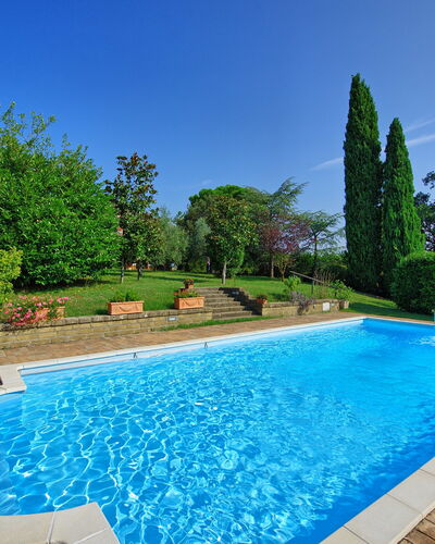 Casale Giulio: Schwimmbad, Eigentum, Grundeigentum, Freizeit, Estate, Wasser, Haus, Gras, Urlaub, Hinterhof