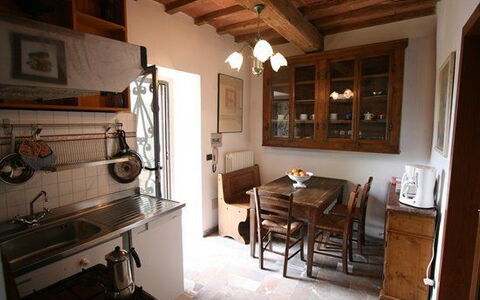 Panzalla: Eigentum, Zimmer, Gebäude, Haus, Möbel, Interior Design, Decke, Grundeigentum, Fussboden, Strahl