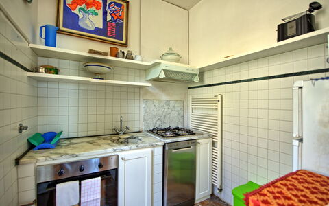 Panzalla: Zimmer, Eigentum, Fliese, Gebäude, Interior Design, Haus, Küche, Möbel, Cabinetry, Die Architektur