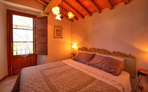 Panzalla: Schlafzimmer, Bett, Zimmer, Möbel, Eigentum, Bettdecke, Bettrahmen, Gebäude, Bedding, Interior Design