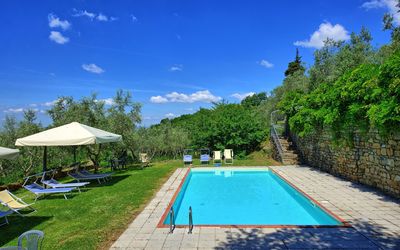 Panzalla: Schwimmbad, Eigentum, Grundeigentum, Estate, Haus, Freizeit, Urlaub, Gebäude, Gras, Resort