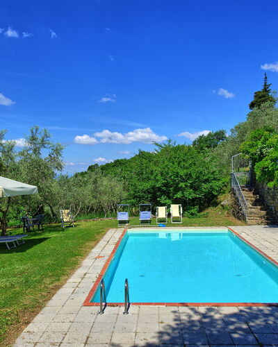 Panzalla: Schwimmbad, Eigentum, Grundeigentum, Estate, Haus, Freizeit, Urlaub, Gebäude, Gras, Resort