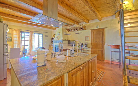 Villa Margherita: Zimmer, Eigentum, Gebäude, Möbel, Decke, Grundeigentum, Countertop, Fussboden, Interior Design, Haus