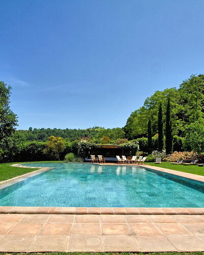 Villa Petrognano: Schwimmbad, Eigentum, Natürliche Landschaft, Estate, Grundeigentum, Haus, Gras, Freizeit, Baum, Zuhause