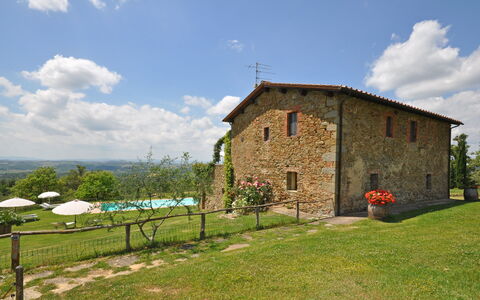 Podere Orietta: Eigentum, Himmel, Haus, Ländliches Gebiet, Gebäude, Grundstueck, Gras, Hütte, Baum, Bauernhaus
