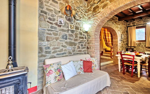 Podere Orietta: Eigentum, Zimmer, Gebäude, Möbel, Wand, Interior Design, Backstein, Schlafzimmer, Haus, Grundeigentum