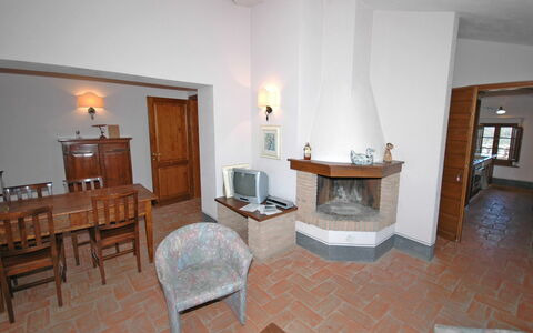 Fornacino: Zimmer, Eigentum, Gebäude, Möbel, Fussboden, Haus, Interior Design, Grundeigentum, Suite, Hartholz
