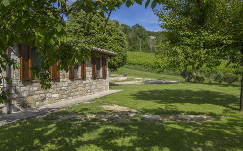 Sunflower: Eigentum, Grün, Gras, Natürliche Landschaft, Baum, Haus, Garten, Die Architektur, Gebäude, Estate