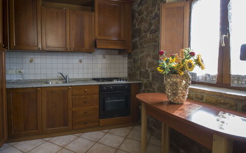 Sunflower: Countertop, Zimmer, Cabinetry, Eigentum, Möbel, Küche, Fussboden, Gebäude, Fliese, Interior Design