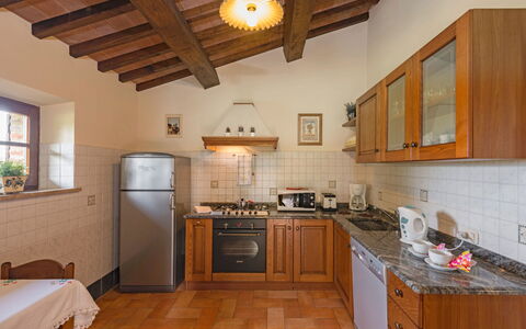 Città della Pieve 300: Countertop, Eigentum, Zimmer, Möbel, Cabinetry, Küche, Gebäude, Holzboden, Decke, Fussboden