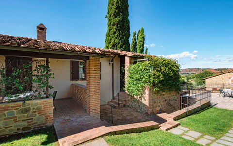 Città della Pieve 300: Eigentum, Haus, Gebäude, Zuhause, Grundeigentum, Hütte, Wohngebiet, Garten, Gras, Die Architektur