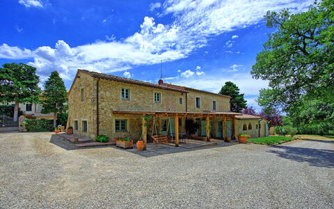 San Donato: Eigentum, Himmel, Haus, Zuhause, Grundeigentum, Gebäude, \Stadt, Estate, Die Architektur, Ländliches Gebiet