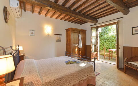 Città della Pieve 301: Schlafzimmer, Zimmer, Eigentum, Möbel, Bett, Gebäude, Interior Design, Haus, Grundeigentum, Decke