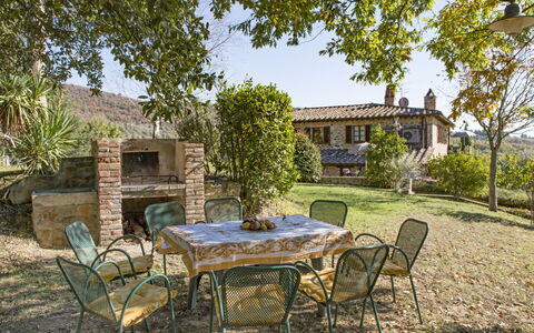Città della Pieve 301: Eigentum, Grundeigentum, Garten, Haus, Hinterhof, Gebäude, Estate, Zimmer, Möbel, Zuhause