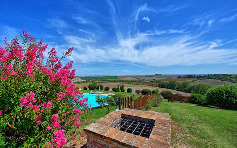 San Donnino: Blau, Natur, Himmel, Natürliche Landschaft, Eigentum, Grün, Wolke, Garten, Grundeigentum, Haus