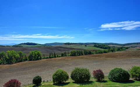 San Donnino: Himmel, Hügel, Wolke, Hochland, Baum, Wiese, Ländliches Gebiet, Wildnis, Gras, Feld