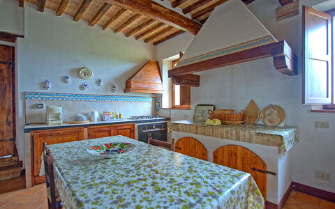 San Donnino: Zimmer, Eigentum, Möbel, Gebäude, Haus, Interior Design, Decke, Küche, Fussboden, Grundeigentum