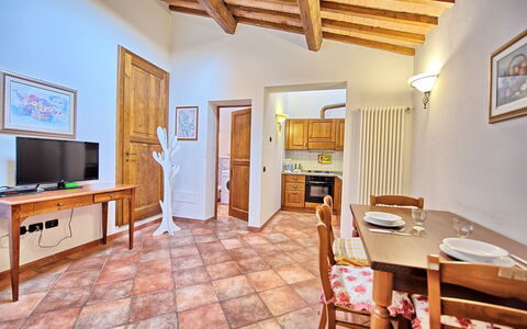 Certaldo: Eigentum, Zimmer, Möbel, Gebäude, Interior Design, Grundeigentum, Haus, Fussboden, Decke, Wohnzimmer