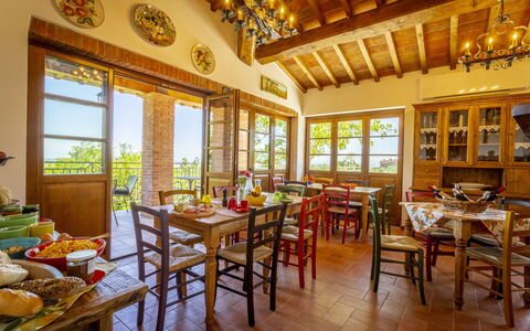 Villa Amadeo: Zimmer, Gebäude, Eigentum, Interior Design, Möbel, Tabelle, Esszimmer, Grundeigentum, Haus, Restaurant