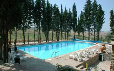 Aia Vecchia Di Montalceto: Wasser, Eigentum, Schwimmbad, Himmel, Azurblau, Schatten, Baum, Gewässer, Pflanze, Freizeit