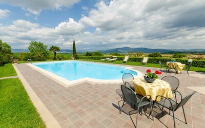 Agriturismo San Francesco: Eigentum, Schwimmbad, Grundeigentum, Estate, Wohngebiet, Zuhause, Haus, Gebäude, Villa, Design