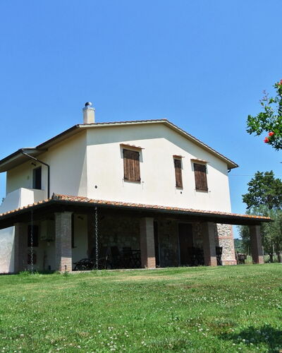 Nonno Tobia: Himmel, Pflanze, Gebäude, Eigentum, Fenster, Baum, Haus, Grundstueck, Hütte, Wohngebiet
