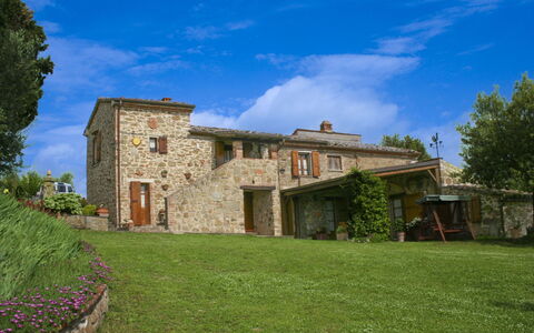 Country House Il Galleto: Haus, Strauch, Ländliches Gebiet, Hütte, Estate, Dorf, Bauernhaus, Garten, Landscaping