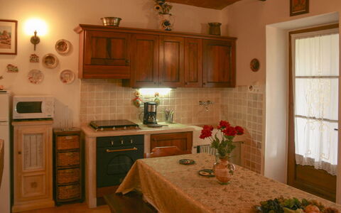 Country House Il Galleto: Möbel, Interior Design, Holz, Cabinetry, Küche, Küchengerät, Flooring, Countertop, Light Fixture, Decke