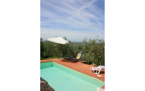 San Eusebio: Wasser, Wolke, Himmel, Pflanze, Gebäude, Schwimmbad, Gartenmöbel, Schatten, Rechteck, Baum