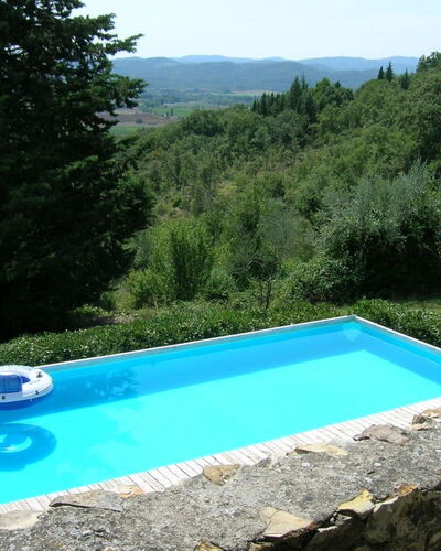 Casa Rossa: Wasser, Pflanze, Himmel, Natur, Schwimmbad, Rechteck, Baum, Gras, Schatten, Freizeit