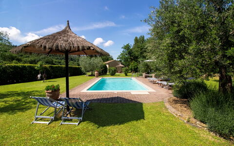 La Casa di Pino: Schwimmbad, Resort, Garten, Eco Hotel, Gartenmöbel, Thermae, Water Feature, Schatten, Estate, Landscaping