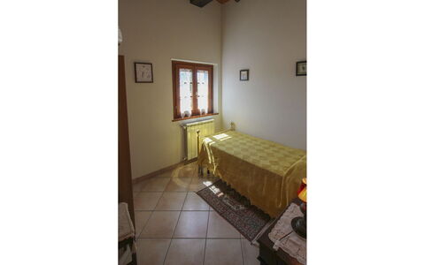 Il Viaggiolo: Holz, Flooring, Fussboden, Interior Design, Bett, Schlafzimmer, Beleuchtung, Zimmer, Möbel, Decke