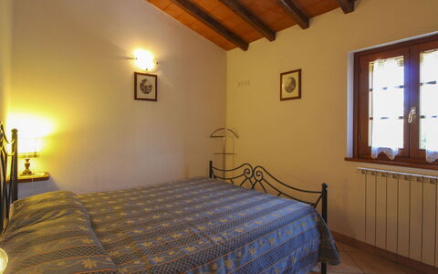 Il Viaggiolo: Möbel, Holz, Interior Design, Bett, Flooring, Schlafzimmer, Decke, Fussboden, Zimmer, Beleuchtung