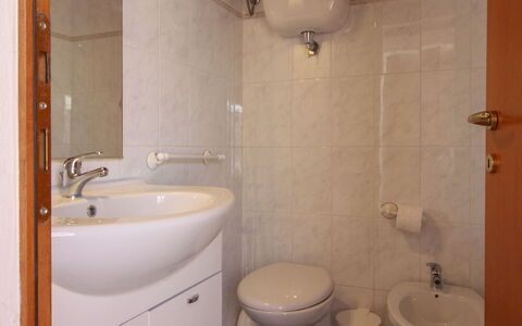 Il Viaggiolo: Bad Sink, Armatur, Badezimmer, Sinken, Interior Design, Flooring, Fussboden, Zapfhahn, Zimmer, Installation