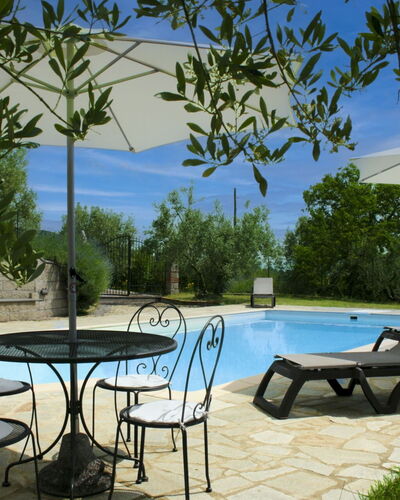 La Rogaia: Regenschirm, Möbel, Gartenmöbel, Schatten, Stuhl, Tisch Im Freien, Blumentopf, Schwimmbad, Design, Zimmerpflanze
