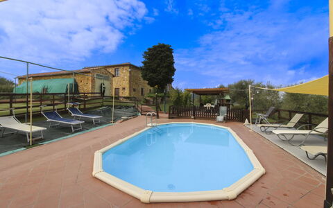 Casa Bella: Schwimmbad, Resort, Gartenmöbel, Eco Hotel, Hotel, Stuhl, Villa, Schatten, Hazienda, Regenschirm
