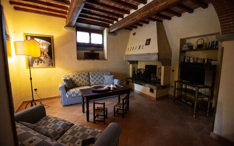Villa degli Olivi: Zimmer, Eigentum, Gebäude, Interior Design, Möbel, Wohnzimmer, Decke, Haus, Dachgeschoss, Grundeigentum