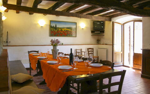 Borgo Antico: Möbel, Tabelle, Interior Design, Decke, Esszimmer, Küche & Esszimmer Tisch, Stuhl, Beleuchtung, Tischdecke, Zimmer