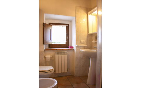 Borgo Antico: Wand, Flooring, Fussboden, Holz, Armatur, Interior Design, Badezimmer, Bad Sink, Zimmer, Installation